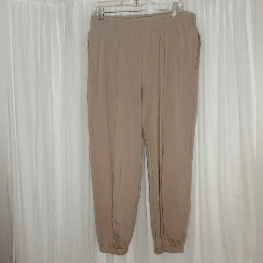 Old Navy Dynamic Fleece Joggers in Brown - Picture 1 of 5